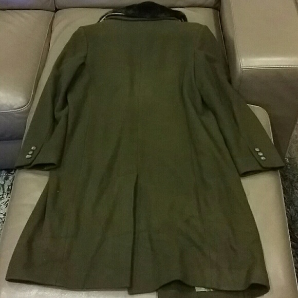 Olive green wool coat with detachable fur collar - Picture 3 of 3