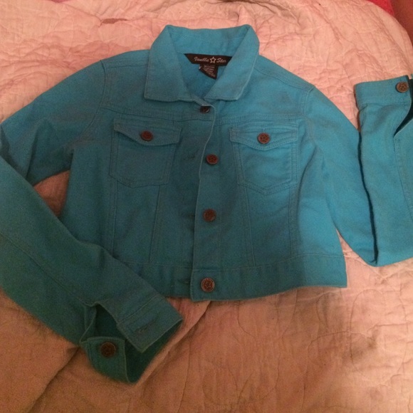 Crop top light blue vest