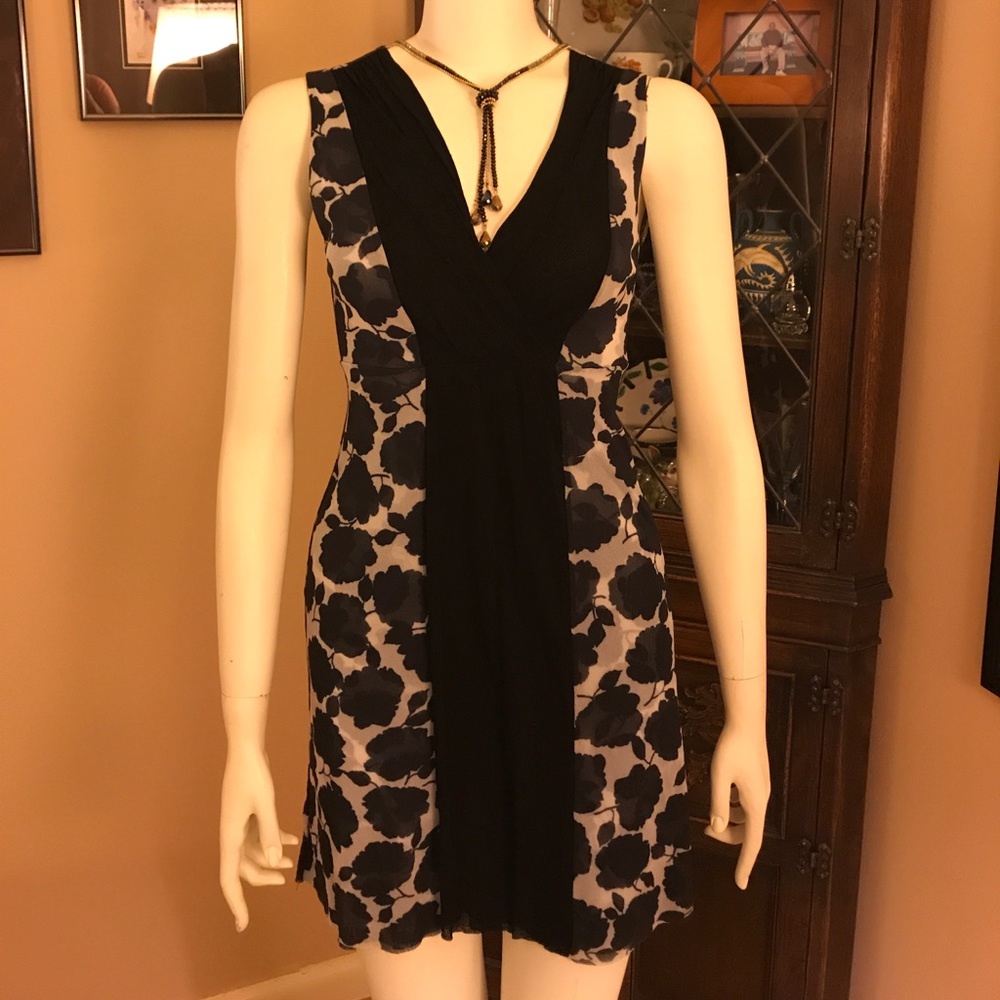 💝White House Black Market Dress 💝