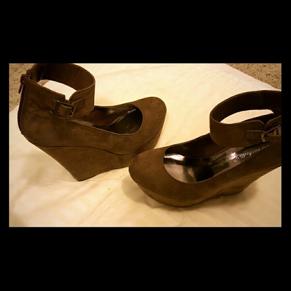 LIGHT Brown Suede Wedges - Picture 1 of 2