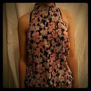 No Sleeve Turtle Neck