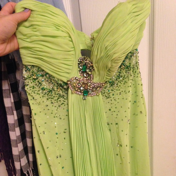 Prom dress - Picture 2 of 4