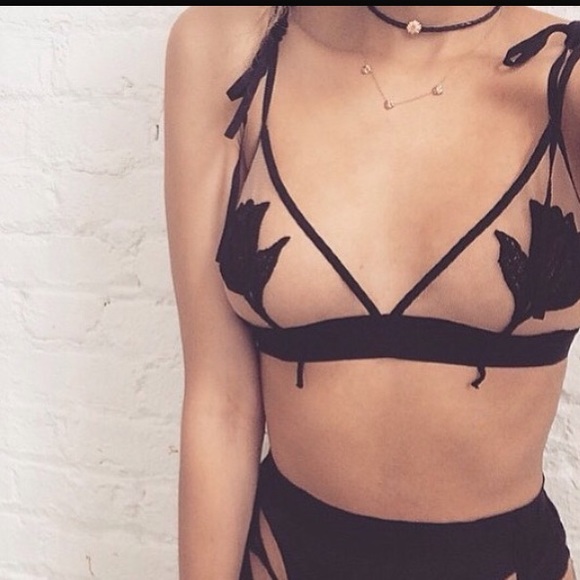 ❌SOLD❌Tulip bralette - Picture 2 of 2