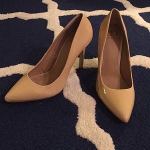 Kelsi Dagger Nude Evan Pump