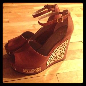 Vince Camuto Wedges size 7 (never been worn)