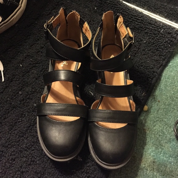 90s Black Caged platform Sandals