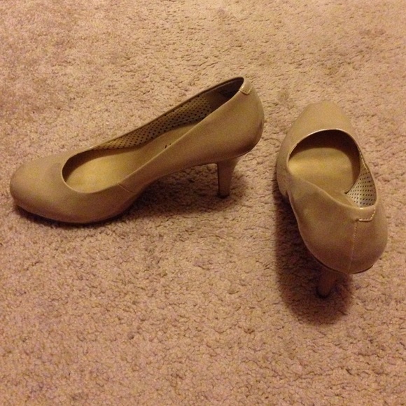 Nude Madden Girl Heels - Picture 2 of 4