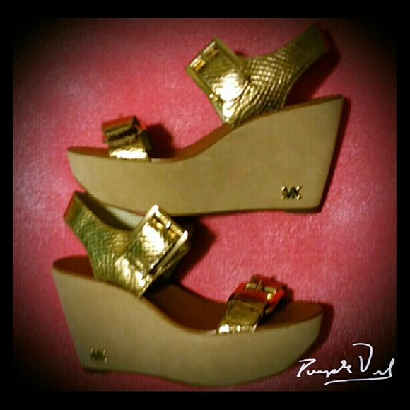 GOLD MICHAEL KORS SANDALS