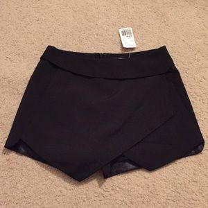 Black skort