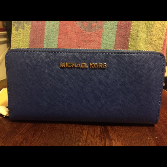 Authentic Michael Kors Jet Set Travel Wallet