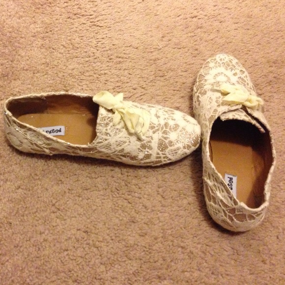 Like New 'Not Rated' Sparkly Ivory Oxfords - Picture 3 of 3