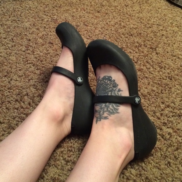 Croc flats