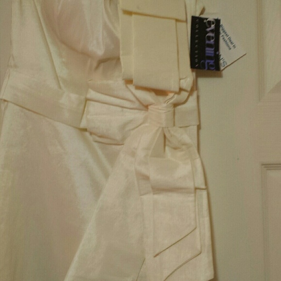 Off white party dress - Picture 1 of 2