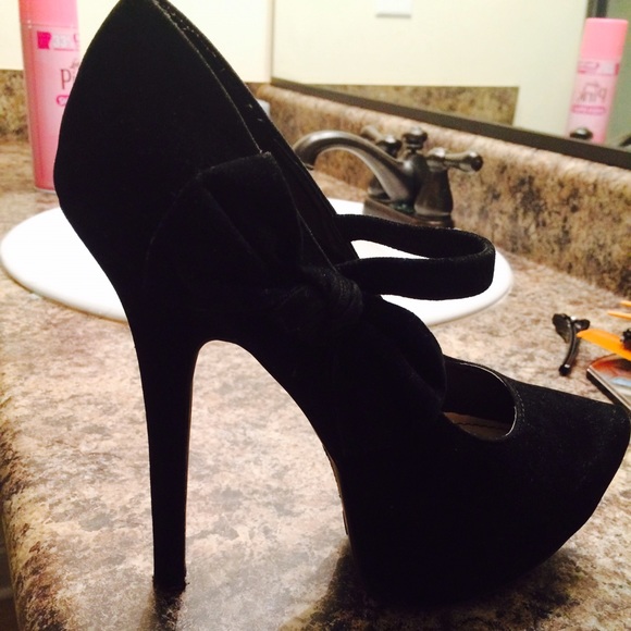 Heels - Picture 3 of 3