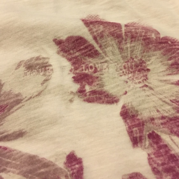 White Top with Flower Heart Design - Picture 4 of 4