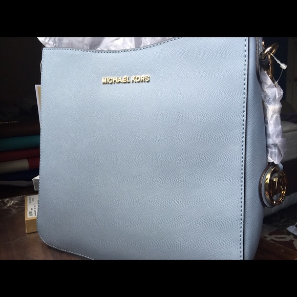 Authentic Michael Kors Jet Set Travel Bag