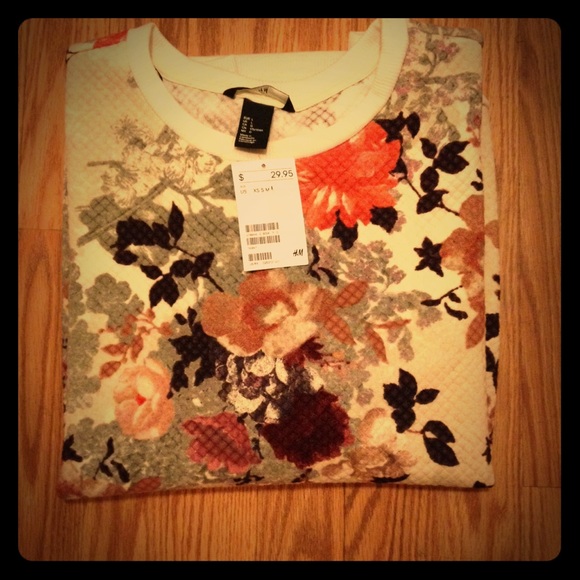 H&M Sweaters - Floral print sweatshirt