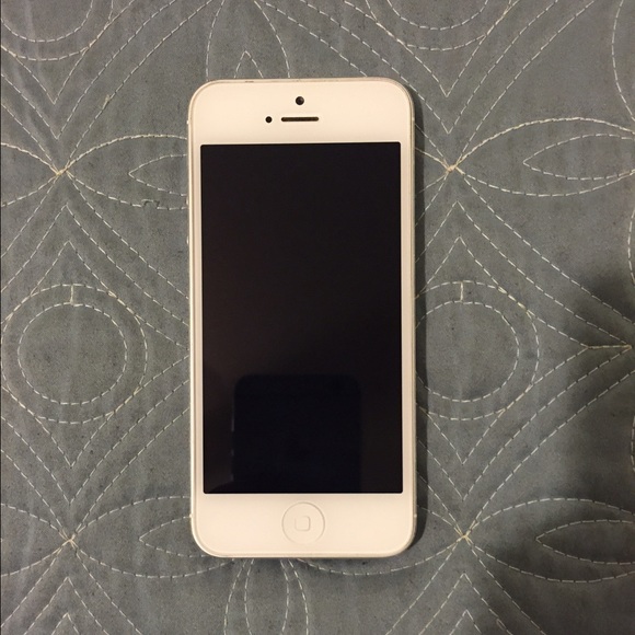 iPhone 5 with blue life proof case