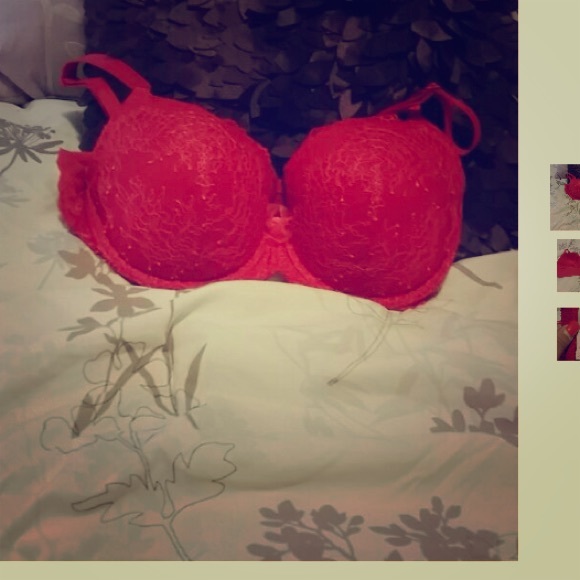 RED LACEY VS BRA