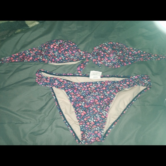 Cute Floral Print Swimsuit - Picture 4 of 4