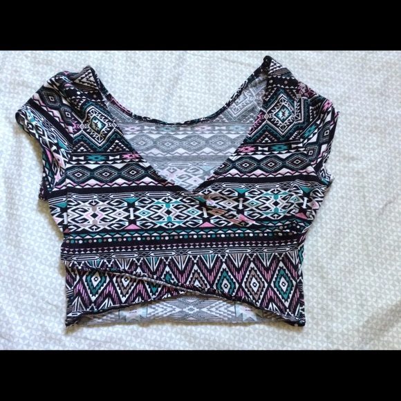 🚫Sold🚫Aztec print crop top - Picture 2 of 2