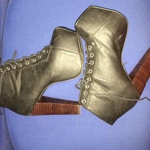 BLACK AND WOOD LITAS