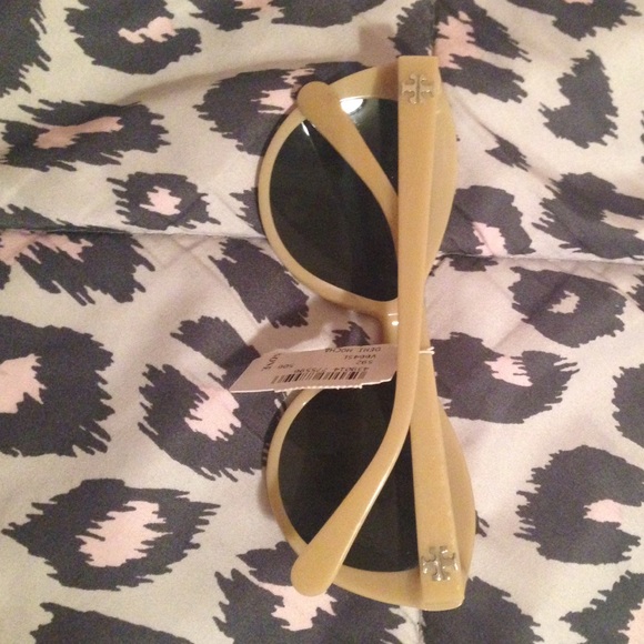 Tory burch sunglasses - Picture 2 of 4