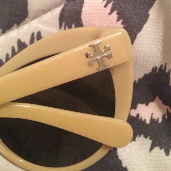 Tory burch sunglasses - Picture 3 of 4
