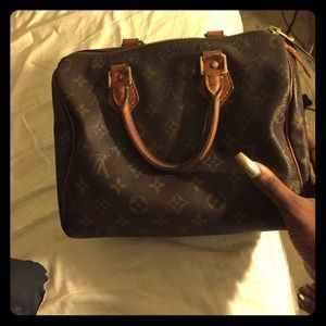 Authentic Louis Vuitton speedy 25. (150 🅿️🅿️)