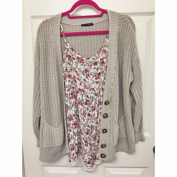 🎉TRADE🎉 NWOT Floral Pompom Romper
