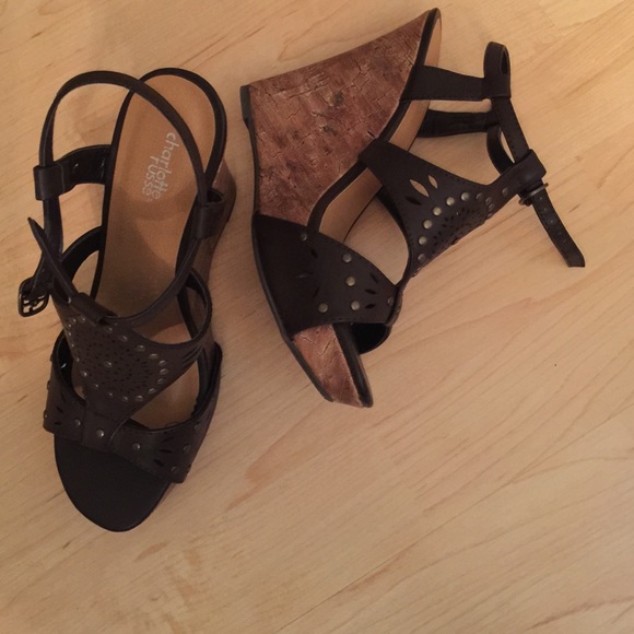 Wedged - Picture 2 of 4