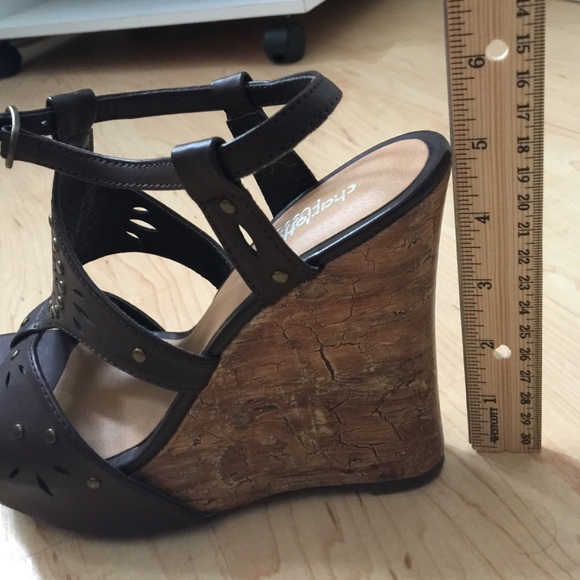 Wedged - Picture 4 of 4