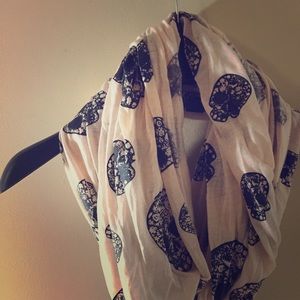 Skull infinity scarf