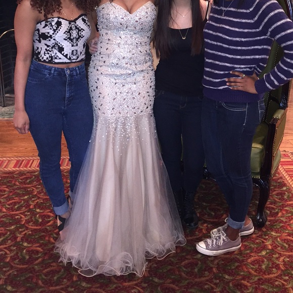 Beautiful long prom dress - Picture 3 of 4