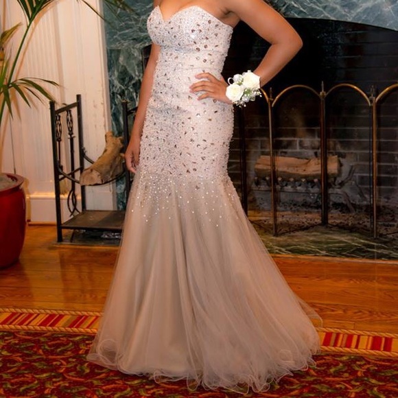 Beautiful long prom dress - Picture 4 of 4