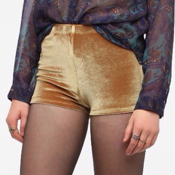 BESTSELLER🌟SOFT☁️Renewal by UO Velvet Shorts - Picture 2 of 4