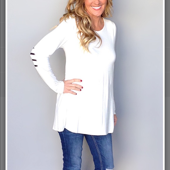 Button back striped elbow tunic