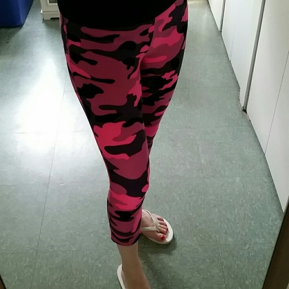 pink camo yoga pants