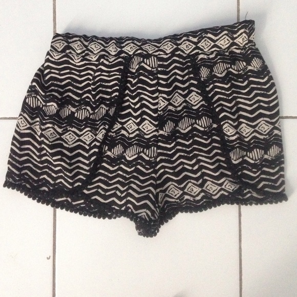 Black and white urban outfitters shorts