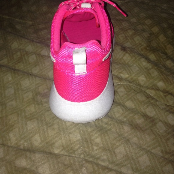 Roshee runs - Picture 2 of 4