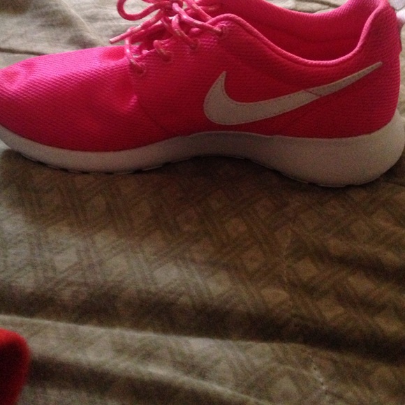 Roshee runs - Picture 3 of 4