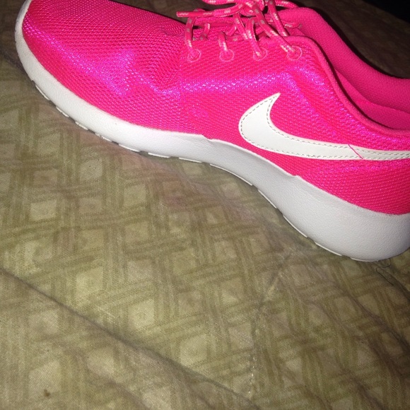 Roshee runs - Picture 4 of 4