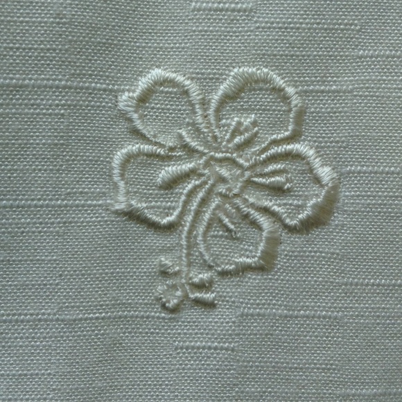 🌺 Embriodered Sleeveless Blouse 🌺 - Picture 4 of 4