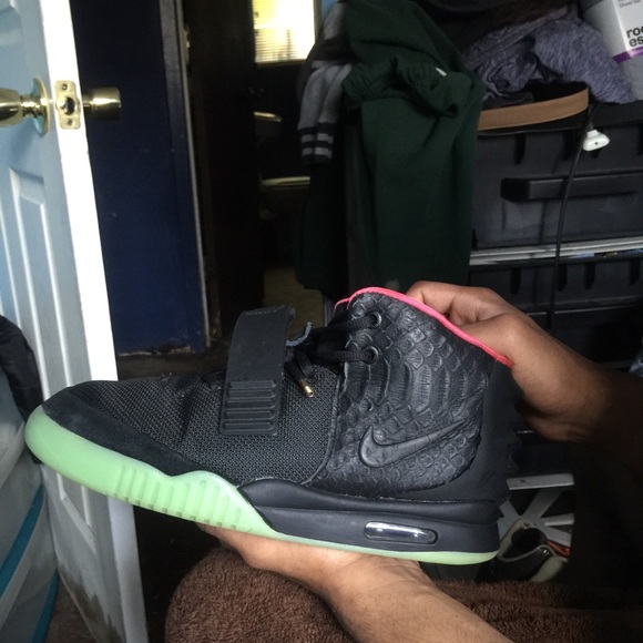 Nike Yeezeys - Picture 2 of 4