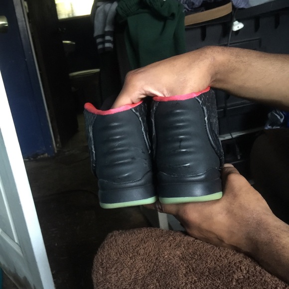 Nike Yeezeys - Picture 3 of 4