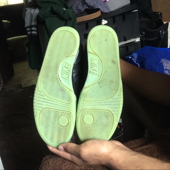 Nike Yeezeys - Picture 4 of 4