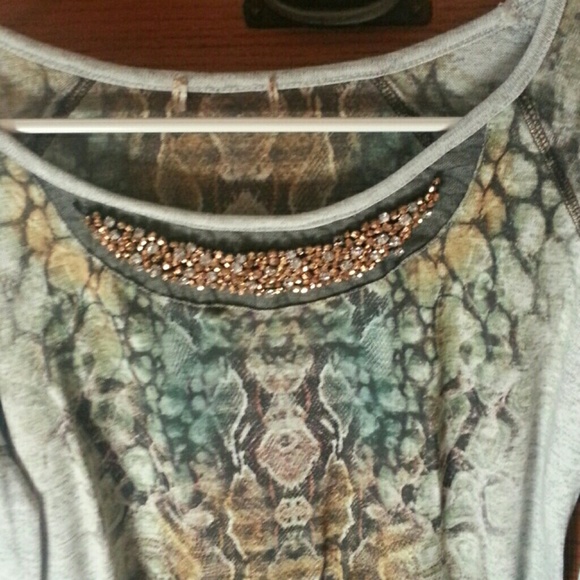 Top - Picture 2 of 2