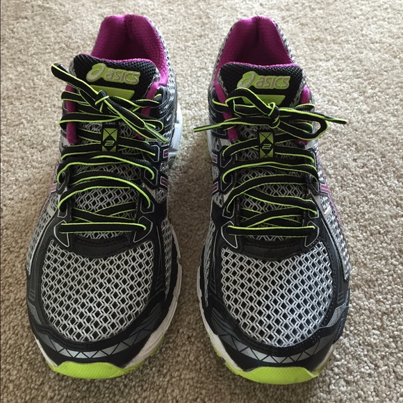 Ladies Ascics GT-2000 running shoes.  Size 9.5