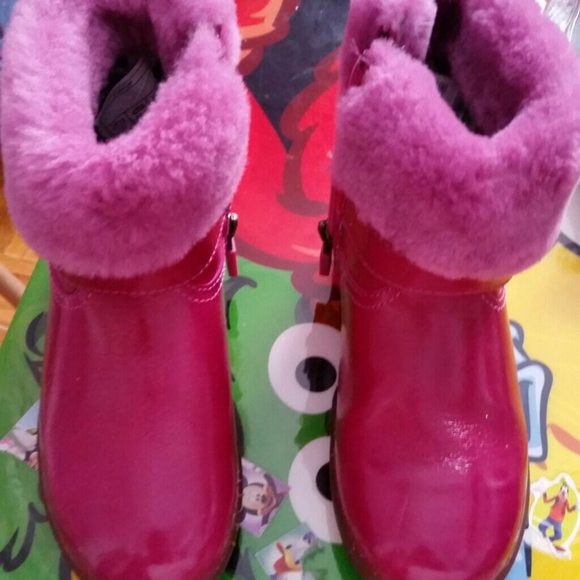 Ugg toddler boots