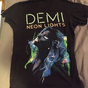 Demi Lovato tour shirt